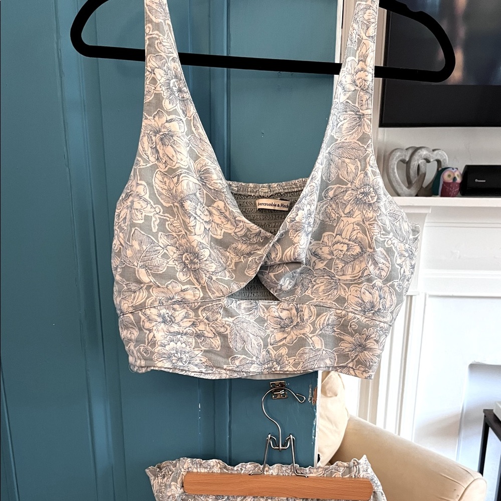 Amercromie & Fitch floral 2 piece crop-top and shorts set in XL